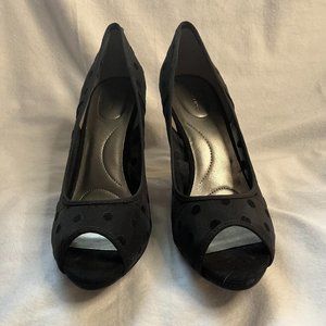 Bandolino/Marc Fisher' Peep-Toe Mesh/Cloth Black-On-Black Polka Dot Shoes Size 9